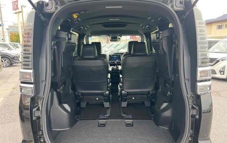 Toyota Voxy III, 2021 год, 2 300 000 рублей, 7 фотография