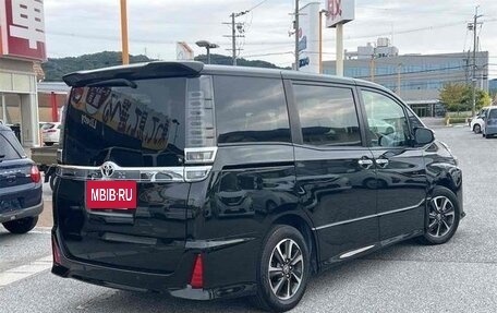 Toyota Voxy III, 2021 год, 2 300 000 рублей, 4 фотография