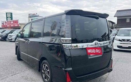 Toyota Voxy III, 2021 год, 2 300 000 рублей, 6 фотография