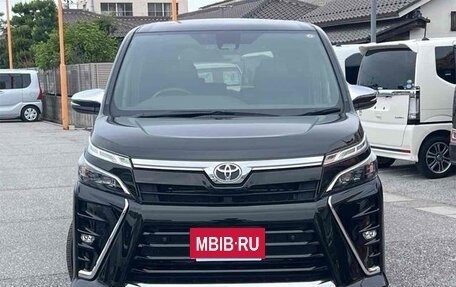 Toyota Voxy III, 2021 год, 2 300 000 рублей, 16 фотография