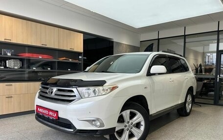Toyota Highlander III, 2013 год, 2 150 000 рублей, 1 фотография