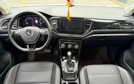 Volkswagen T-Roc I, 2022 год, 1 630 000 рублей, 5 фотография