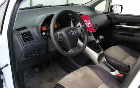 Toyota Auris II, 2010 год, 857 000 рублей, 12 фотография