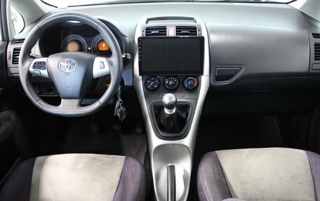 Toyota Auris II, 2010 год, 857 000 рублей, 17 фотография