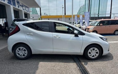Toyota Aqua, 2022 год, 980 143 рублей, 3 фотография