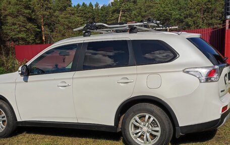 Mitsubishi Outlander III рестайлинг 3, 2014 год, 1 500 000 рублей, 4 фотография