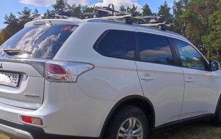 Mitsubishi Outlander III рестайлинг 3, 2014 год, 1 500 000 рублей, 6 фотография