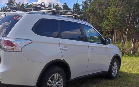 Mitsubishi Outlander III рестайлинг 3, 2014 год, 1 500 000 рублей, 7 фотография