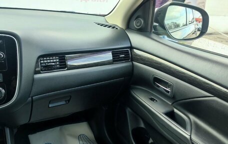 Mitsubishi Outlander III рестайлинг 3, 2015 год, 1 820 000 рублей, 20 фотография