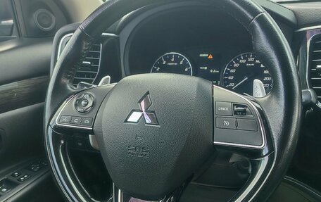 Mitsubishi Outlander III рестайлинг 3, 2015 год, 1 820 000 рублей, 23 фотография