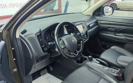 Mitsubishi Outlander III рестайлинг 3, 2015 год, 1 820 000 рублей, 24 фотография