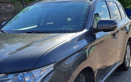 Mitsubishi Outlander III рестайлинг 3, 2013 год, 1 370 000 рублей, 2 фотография
