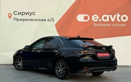 Toyota Camry, 2021 год, 3 300 000 рублей, 4 фотография