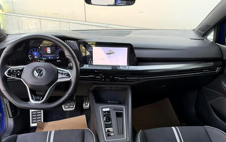 Volkswagen Golf VIII, 2021 год, 1 900 000 рублей, 9 фотография