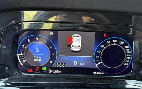 Volkswagen Golf VIII, 2021 год, 1 900 000 рублей, 12 фотография