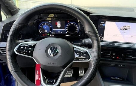 Volkswagen Golf VIII, 2021 год, 1 900 000 рублей, 11 фотография