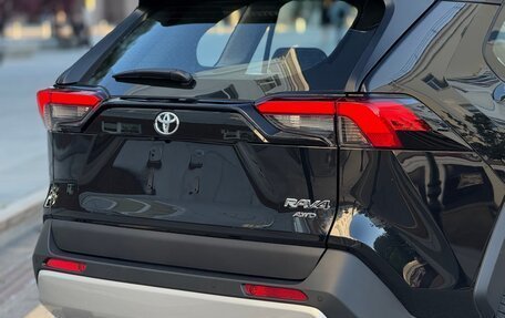 Toyota RAV4, 2025 год, 3 950 000 рублей, 21 фотография