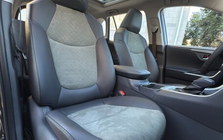Toyota RAV4, 2025 год, 3 950 000 рублей, 38 фотография