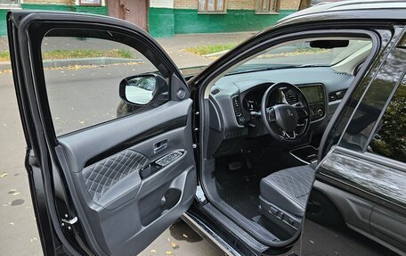 Mitsubishi Outlander III рестайлинг 3, 2022 год, 2 900 000 рублей, 4 фотография