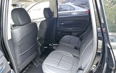 Mitsubishi Outlander III рестайлинг 3, 2022 год, 2 900 000 рублей, 10 фотография