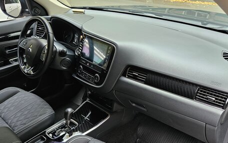 Mitsubishi Outlander III рестайлинг 3, 2022 год, 2 900 000 рублей, 23 фотография