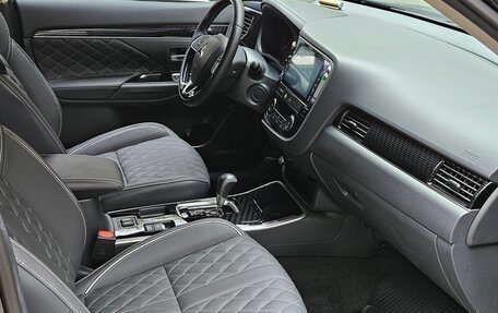 Mitsubishi Outlander III рестайлинг 3, 2022 год, 2 900 000 рублей, 22 фотография