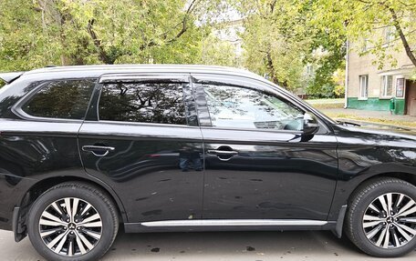 Mitsubishi Outlander III рестайлинг 3, 2022 год, 2 900 000 рублей, 18 фотография