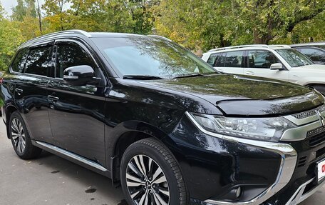 Mitsubishi Outlander III рестайлинг 3, 2022 год, 2 900 000 рублей, 24 фотография