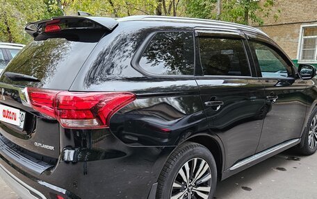 Mitsubishi Outlander III рестайлинг 3, 2022 год, 2 900 000 рублей, 17 фотография