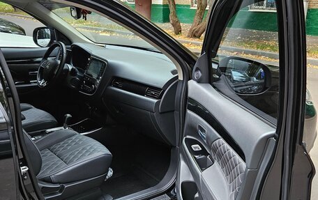 Mitsubishi Outlander III рестайлинг 3, 2022 год, 2 900 000 рублей, 21 фотография