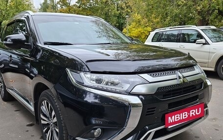 Mitsubishi Outlander III рестайлинг 3, 2022 год, 2 900 000 рублей, 25 фотография