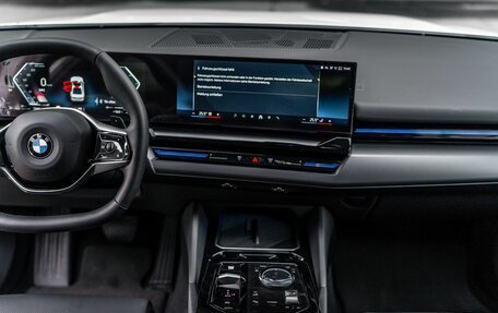 BMW 5 серия, 2023 год, 7 184 000 рублей, 11 фотография