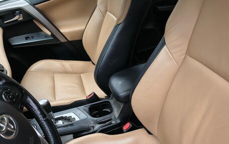 Toyota RAV4, 2017 год, 2 400 000 рублей, 12 фотография