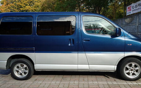Toyota HiAce, 2001 год, 635 000 рублей, 1 фотография