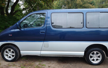 Toyota HiAce, 2001 год, 635 000 рублей, 3 фотография