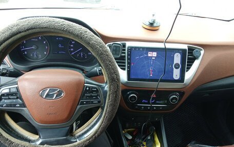 Hyundai Solaris II рестайлинг, 2017 год, 1 000 000 рублей, 1 фотография