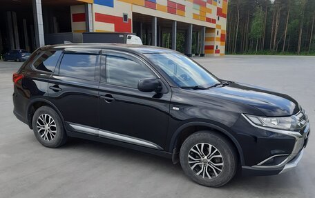 Mitsubishi Outlander III рестайлинг 3, 2018 год, 1 870 000 рублей, 5 фотография