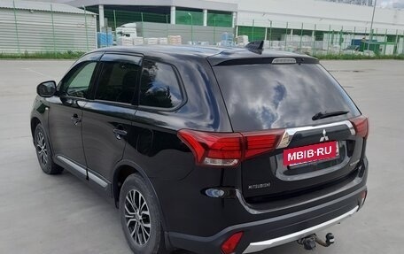 Mitsubishi Outlander III рестайлинг 3, 2018 год, 1 870 000 рублей, 4 фотография