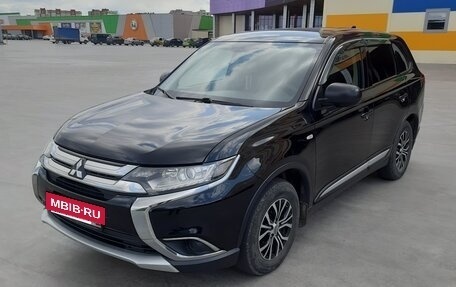 Mitsubishi Outlander III рестайлинг 3, 2018 год, 1 870 000 рублей, 2 фотография