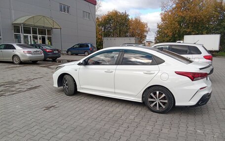 Hyundai Solaris II рестайлинг, 2017 год, 1 000 000 рублей, 3 фотография