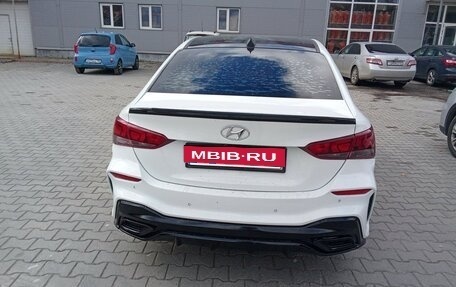 Hyundai Solaris II рестайлинг, 2017 год, 1 000 000 рублей, 9 фотография