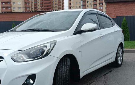 Hyundai Solaris II рестайлинг, 2012 год, 800 000 рублей, 2 фотография