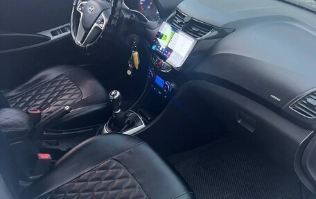 Hyundai Solaris II рестайлинг, 2012 год, 800 000 рублей, 8 фотография