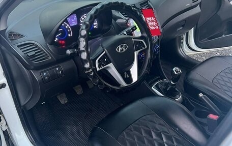 Hyundai Solaris II рестайлинг, 2012 год, 800 000 рублей, 7 фотография