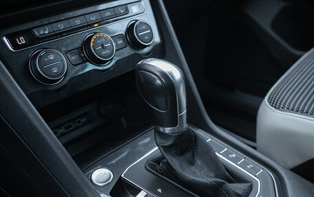 Volkswagen Tiguan II, 2019 год, 2 495 000 рублей, 11 фотография