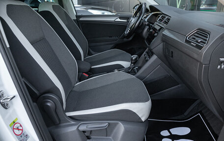 Volkswagen Tiguan II, 2019 год, 2 495 000 рублей, 18 фотография