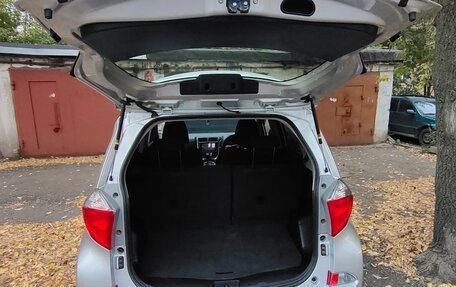 Toyota Ractis II, 2011 год, 690 000 рублей, 13 фотография