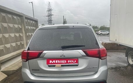 Mitsubishi Outlander III рестайлинг 3, 2015 год, 1 600 000 рублей, 2 фотография