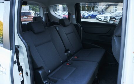 Toyota Sienta II, 2018 год, 1 799 000 рублей, 10 фотография