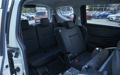 Toyota Sienta II, 2018 год, 1 799 000 рублей, 12 фотография